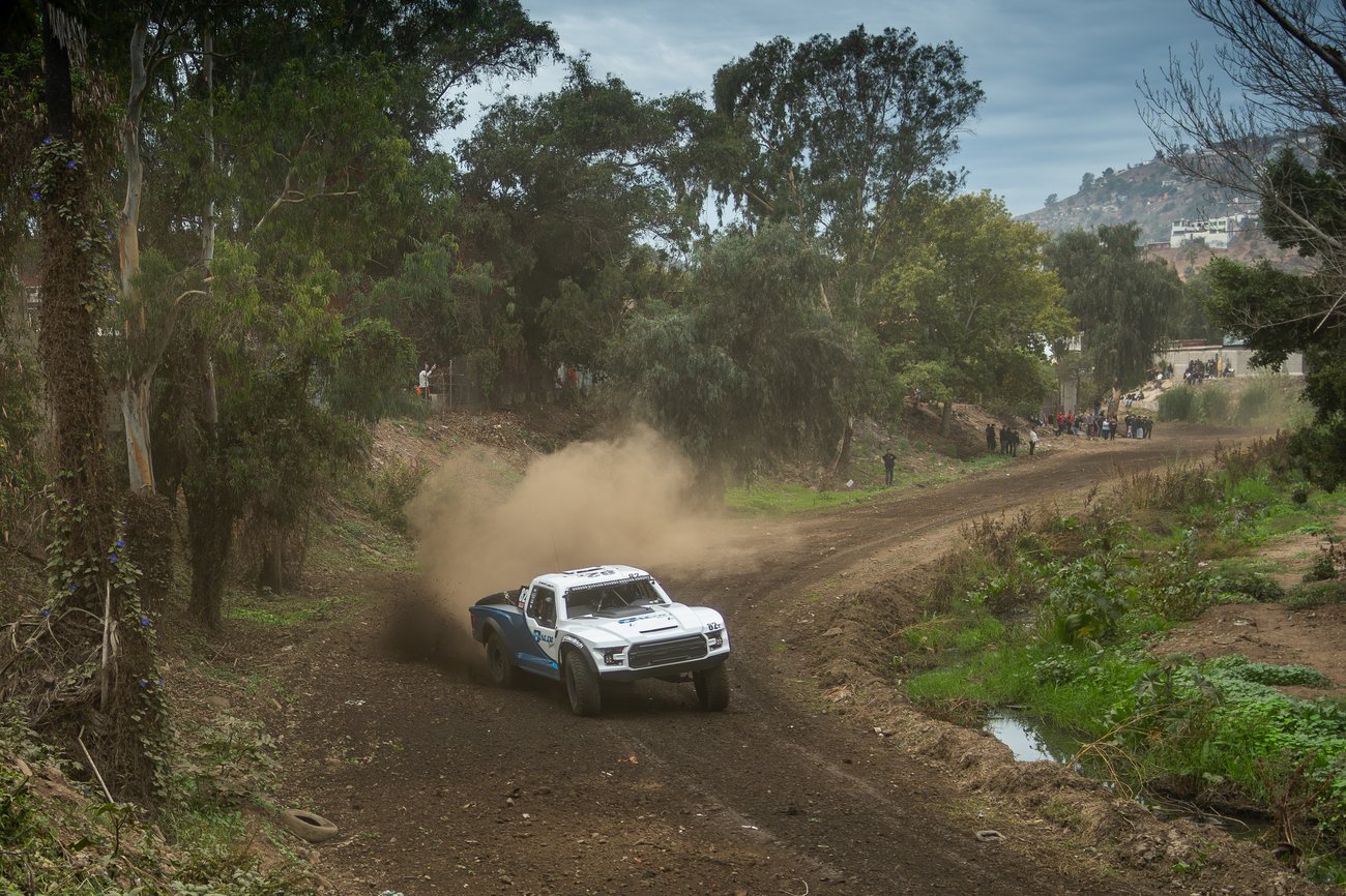 82T_111425_B1K_GETSOMEPHOTO_138180