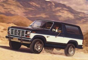1980s-ford-bronco-offroading