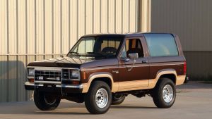 1980s-ford-bronco-stock